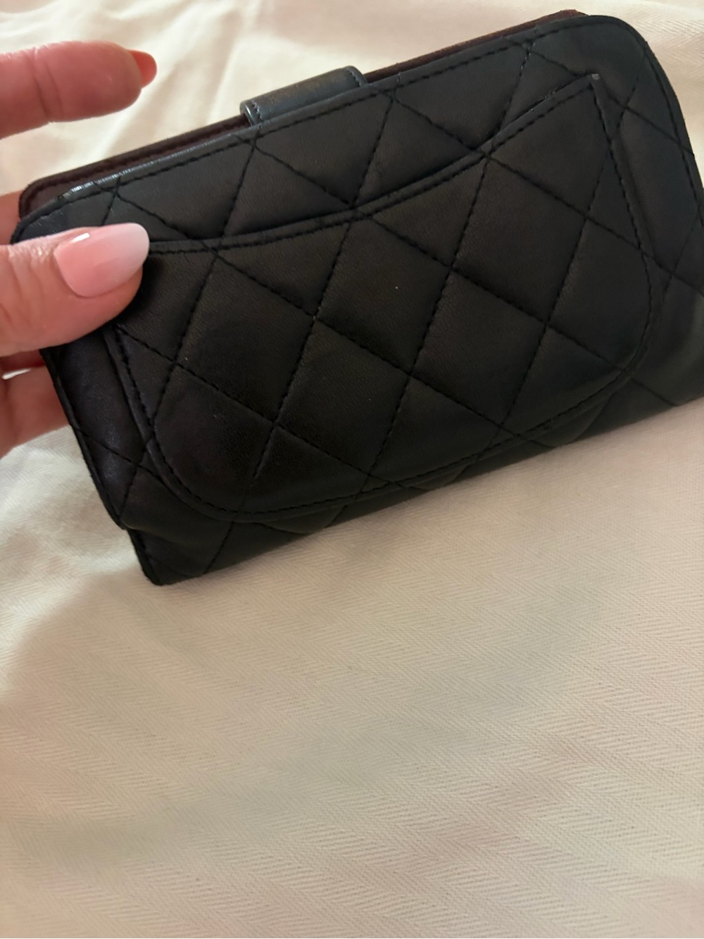 CHANEL Black Quilted soft Leather Snap Wallet with Silver CC Emblem - Picture 4 of 16